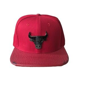 Pro Standard Chicago Bulls Champions‎ BlacLogo Strapback Hat Red Leather Brim